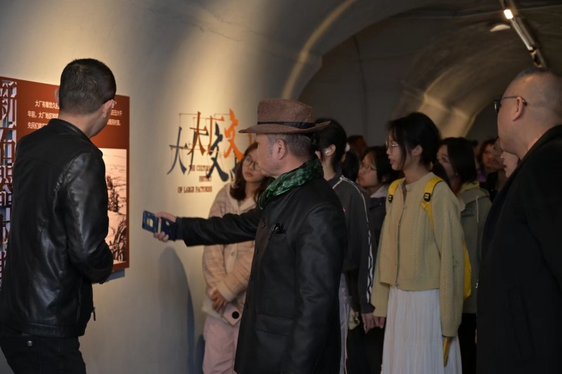 南京航空航天大學(xué)藝術(shù)學(xué)院學(xué)生走進(jìn)互邦影視基地交流學(xué)習(xí)