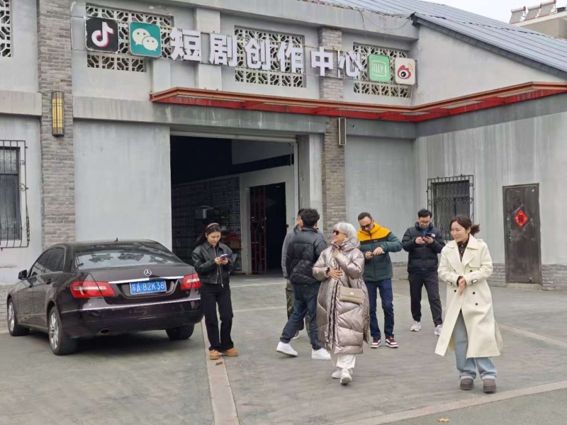 互邦影視為Clamori竹節包拍攝品牌形象片,創始人親赴現場指導